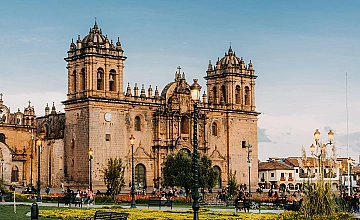 City Tour Arqueológico: Catedral del Cusco, Qoricancha Templo del Sol, Sacsayhuaman, Qenqo, Pucapukara y Tambomachay – Tarde libre (Desayuno y Almuerzo)