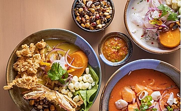 Lima – Museo Larco – City tour Colonial y Moderno: Parque del Amor, Huaca Pucllana, Centro financiero de San Isidro – Plaza de Armas Lima: Catedral de Lima, Palacio de Gobierno y Convento Catacumbas de San Francisco – Viaje a Paracas (Desayuno y Almuerzo)