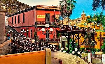 Lima – Templo Pre Inca de Pachacamac – Barranco – City tour Colonial y Moderno: Parque del Amor, Huaca Pucllana, San Isidro – Plaza de Armas Lima: Catedral de Lima, Palacio de Gobierno y Convento Catacumbas de San Francisco (Desayuno y Almuerzo)