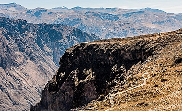Cañón del Colca – Mirador Cruz del Cóndor – Viaje a Puno (Desayuno y Almuerzo)