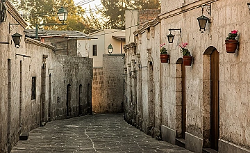 Llegada a Arequipa – City Tour en Arequipa – Tarde libre (Desayuno y Almuerzo)