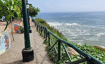 Lima – Museo Larco – City tour Colonial y Moderno: Parque del Amor, Huaca Pucllana, Centro financiero de San Isidro – Plaza de Armas Lima: Catedral de Lima, Palacio de Gobierno y Convento Catacumbas de San Francisco (Desayuno y Almuerzo)